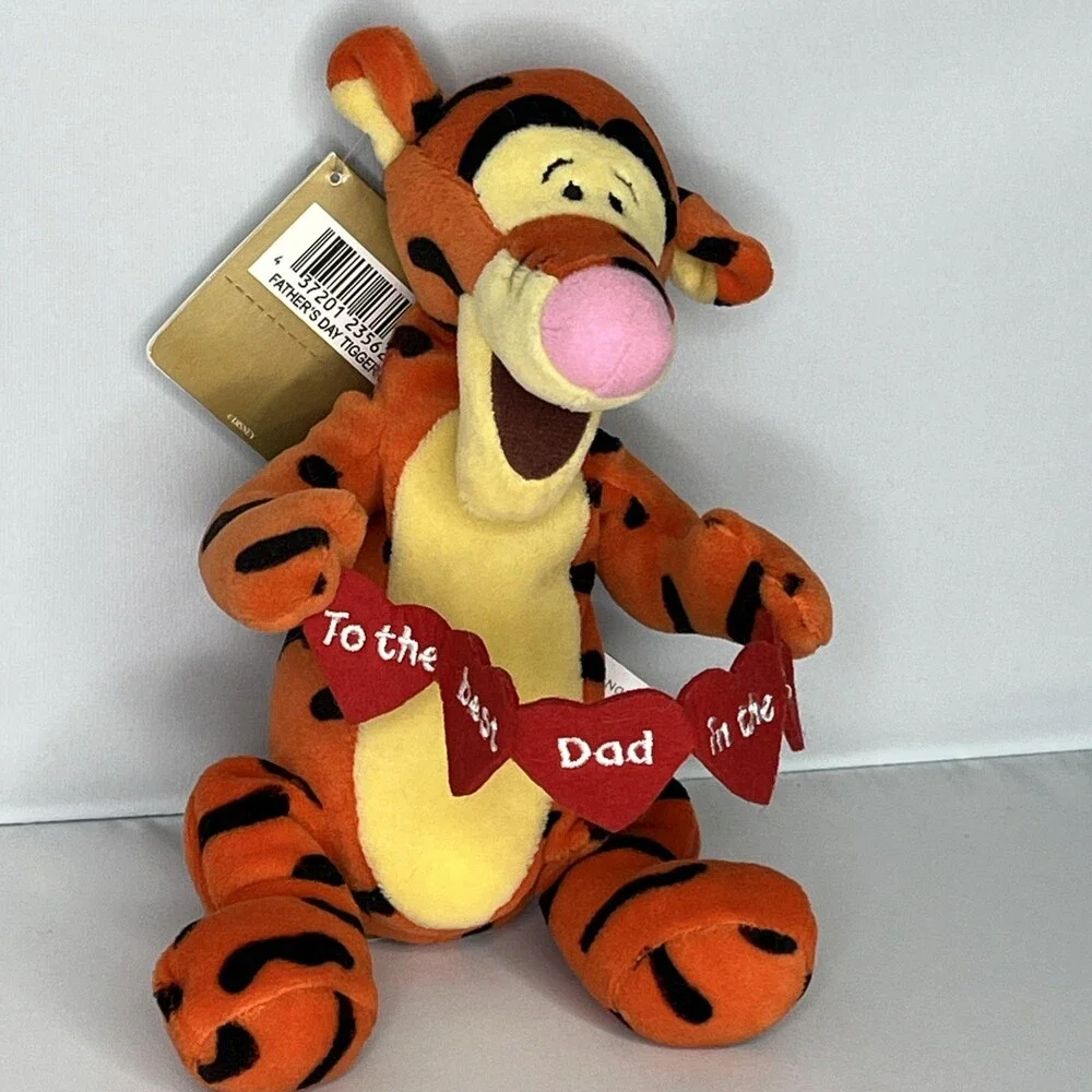 Disney Father’s Day Tigger 9” NWT
